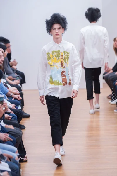 Look 18
